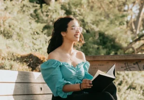 7 Great Books for New Readers (Even if You’re Not a Bookworm)
